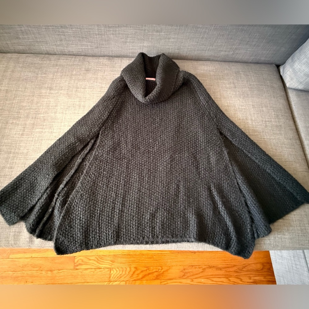 Isaac Mizrahi Black Knit Cape / Poncho